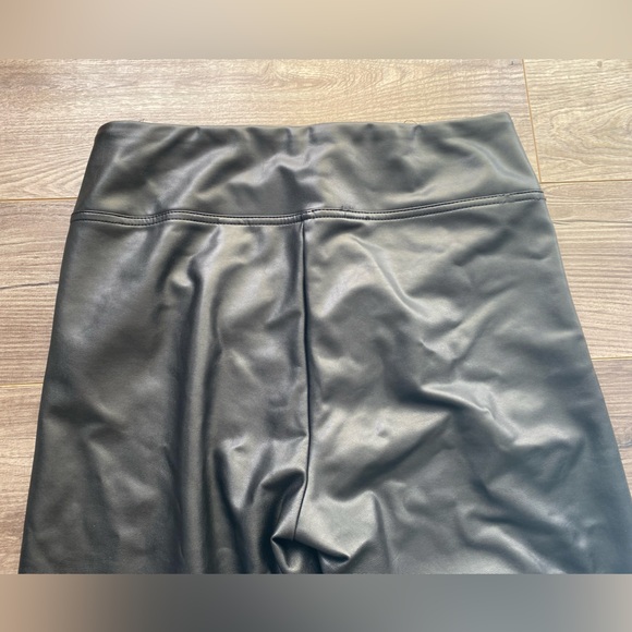 RW&CO black high rise faux leather leggings - Picture 4 of 10
